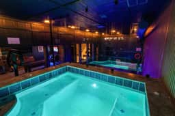 Luxury Retreat Indoor Waterfall Pool Sleeps 12 - Image 2