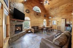 Perfect Smoky Family Retreat, Backyard, 2 Cabins! - Image 3