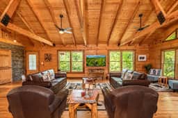 THE Cedar Lodge, Games, Hot Tub, Movies, Sleeps 20 - Image 2