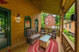 Family Retreat, Hot Tub, Game Room 5 mi Dollywood - Image 4