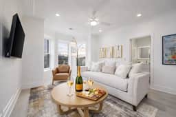 Historic Renovated Loft, Modern, Central + Parking - Image 3