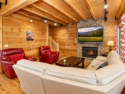 Luxury Cabin with Hot Tub, Game Room, 5 King Suites - Image 5