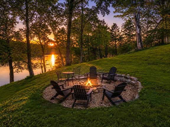THE Luxe Knoxville Lake House Hot Tub, 4BR, Dock - Image 2