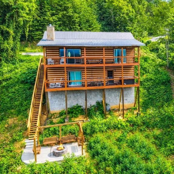 Cabin with Hot Tub, 2 Min to Dollywood - Image 2