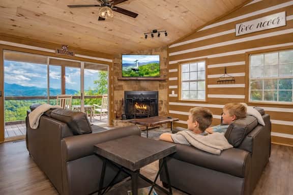 Cabin with Hot Tub, 2 Min to Dollywood - Image 4