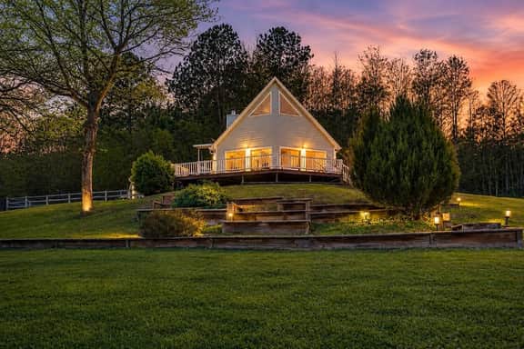 Luxe 2BR Cabin Private Pickleball, Hot Tub, Golf - Image 3