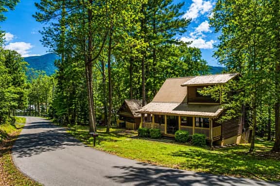 Perfect Smoky Family Retreat, Backyard, 2 Cabins! - Image 5