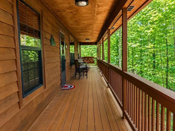 A Buttercup Bear Family Cabin Hot Tub & Firepit - Image 4