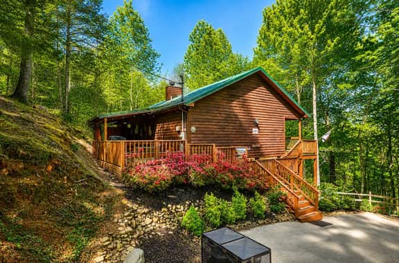 A Buttercup Bear Family Cabin Hot Tub & Firepit - Image 3