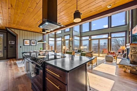 Luxury Cabin Mountain Views, Hot Tub & Game Loft - Image 4