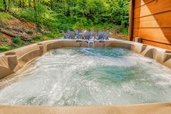 THE Cedar Lodge, Games, Hot Tub, Movies, Sleeps 20 - Image 4