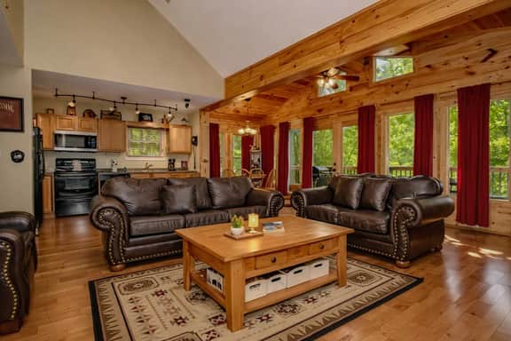 Gatlinburg Cabin with Hot Tub & Mountain Views - Image 5