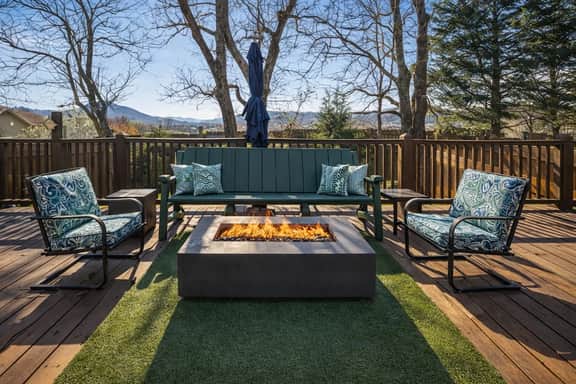 Luxe Smoky Mtn Family Estate, 2 Homes, Sleeps 20 - Image 2