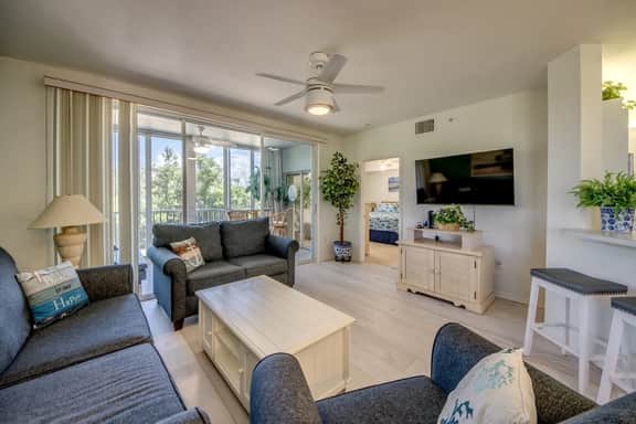 South end 2BR 2BA Across Street from Beach - Image 2