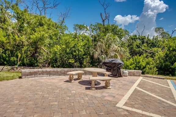 South end 2BR 2BA Across Street from Beach - Image 3