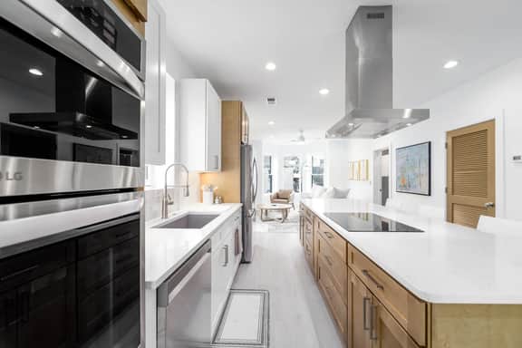 Historic Renovated Loft, Modern, Central + Parking - Image 2