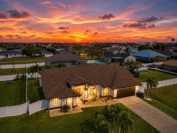 Luxe Cape Coral Villa with Heated Pool, Arcade, Games! - Image 2