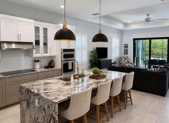 Naples Modern Masterpiece, 3BR, Pool, Spa & Bikes - Image 4