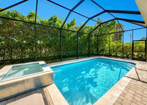 Naples Modern Masterpiece, 3BR, Pool, Spa & Bikes - Image 3