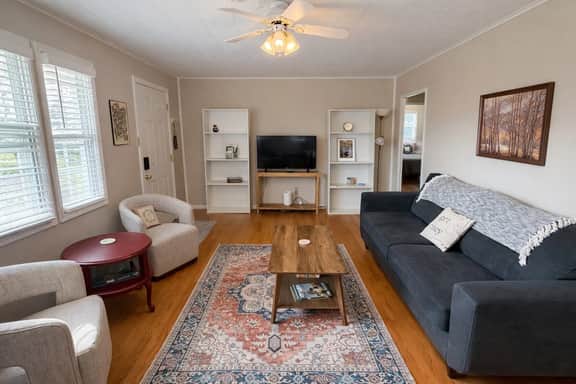 Game Day Retreat Near Downtown Knoxville - Image 3