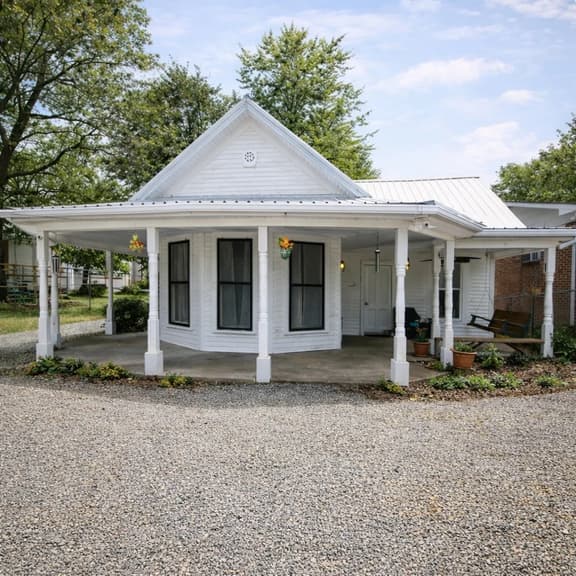 Charming Historic House 1 Mile from Norris Lake - Image 1