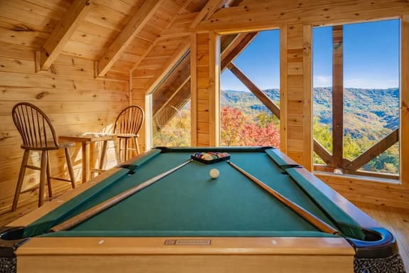 Family Cabin with mountain views and Hot Tub - Image 1