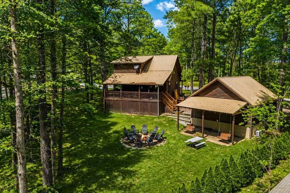 Perfect Smoky Family Retreat, Backyard, 2 Cabins! - Image 1