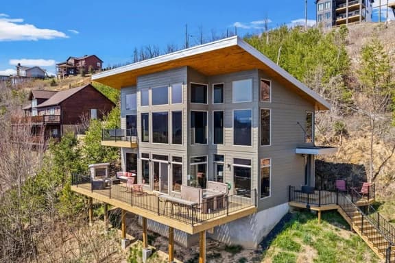 Luxury Cabin Mountain Views, Hot Tub & Game Loft - Image 1