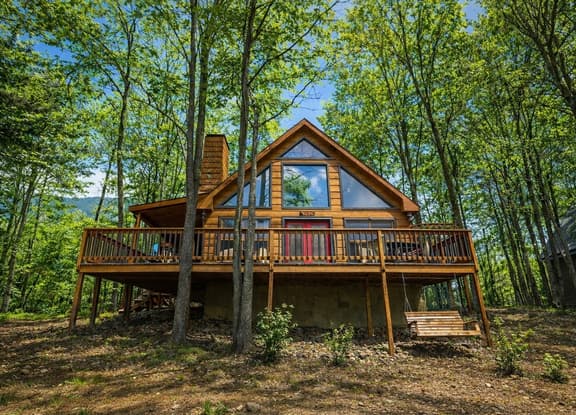 Charming Smoky Mtn Cabin with Hot Tub & Arcade - Image 1