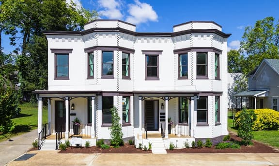 Historic Renovated Loft, Modern, Central + Parking - Image 1